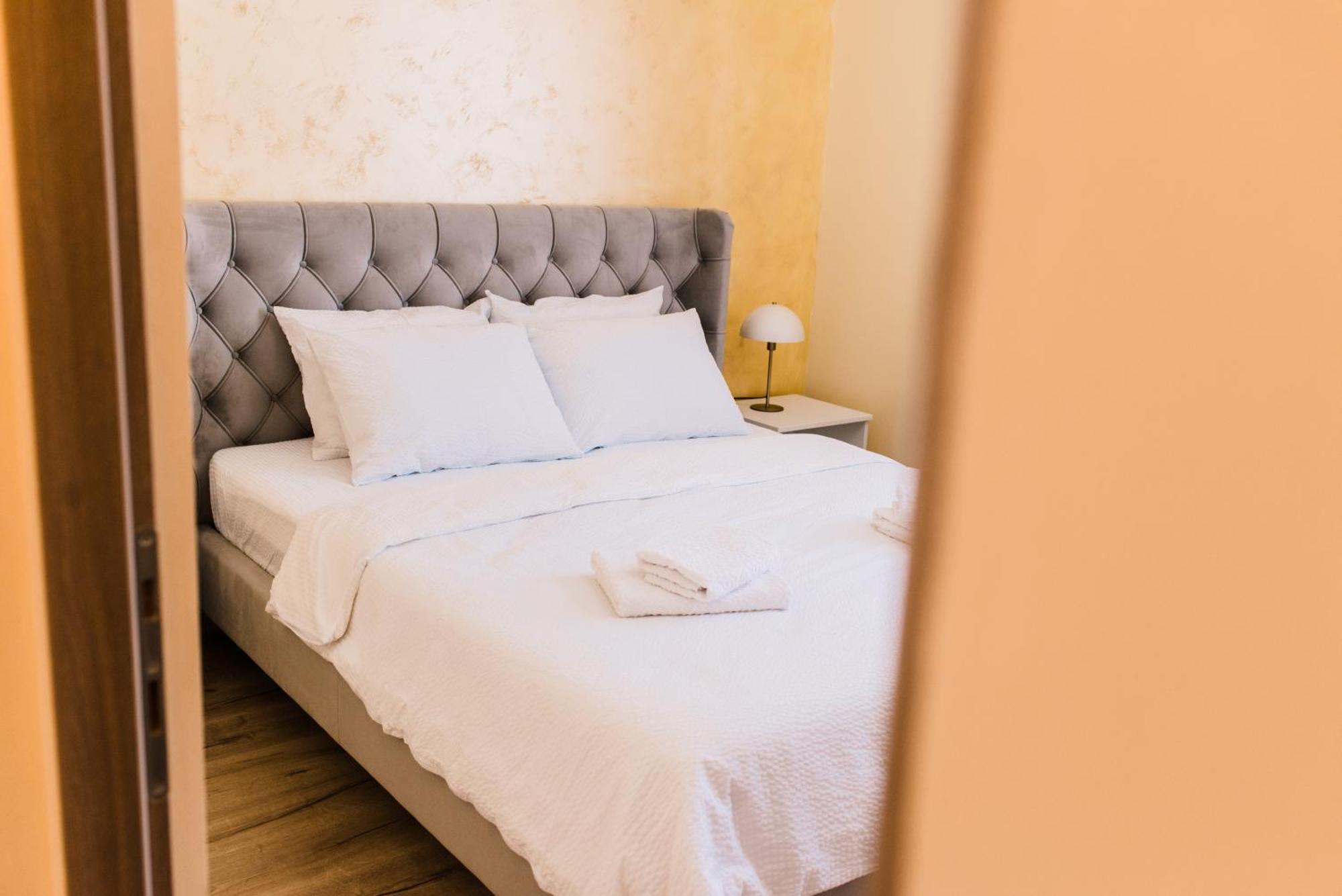 Central White Apartment 사투마레 외부 사진